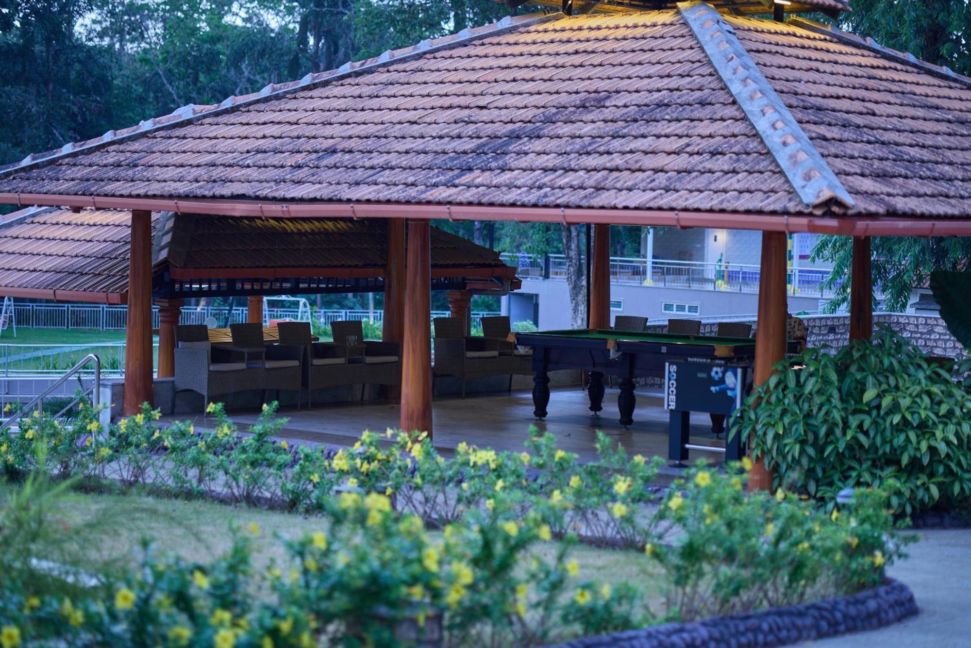 Regenta Resort Sakleshpur Buitenkant foto